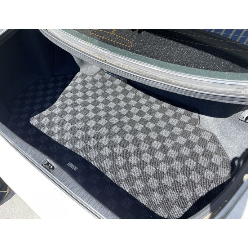 Phase 2 Motortrend (P2M) Checkered Carpet Race Trunk Mat - Lexus LS400 UCF20 (1995-2000)
